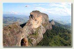 Imagem da Pedra do Baú - Campos do Jordão.